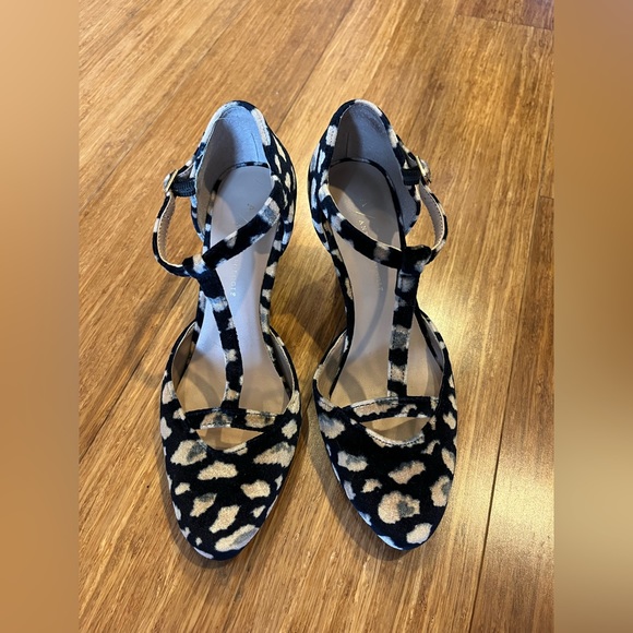 Anthropologie Blue and Gold/Tan Abstract Velvet Heels - Picture 2 of 8